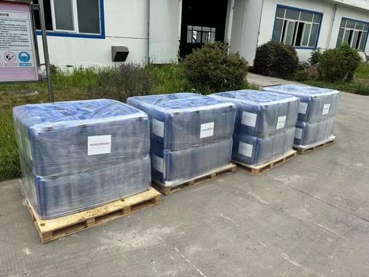 Bon prix N° CAS 25036-25-3 Résine époxy liquide avec poids équivalent époxy G/équivalent 160-180 et Gardner Max 3 en ligne